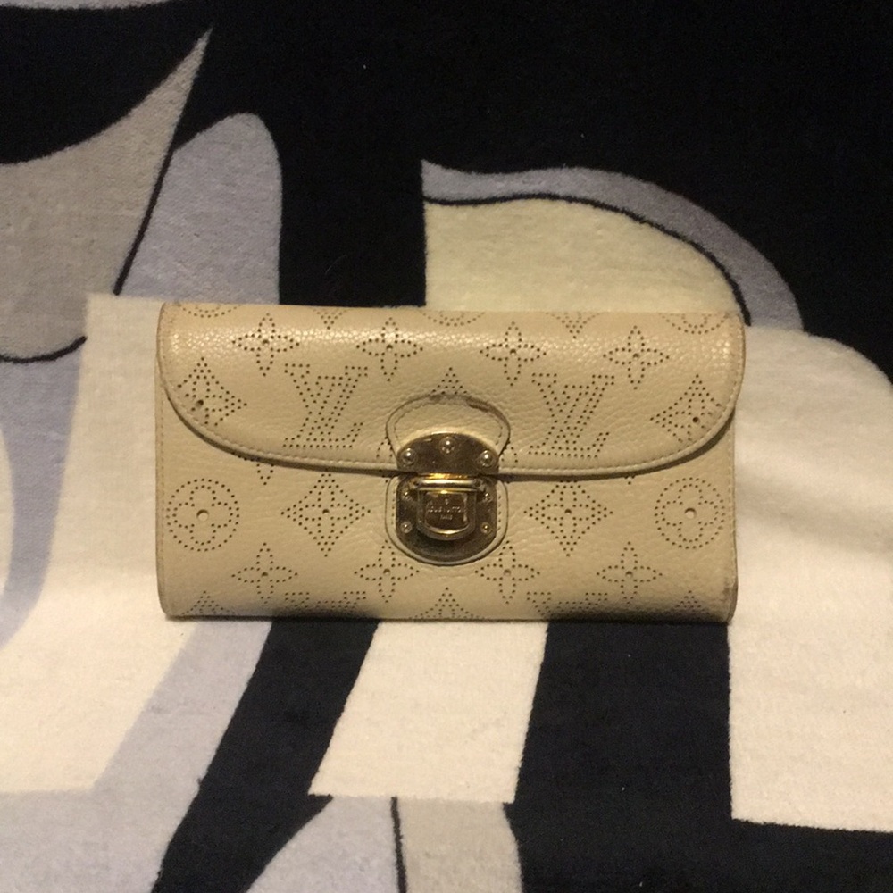 Louis Vuitton Mahina Amelia Wallet